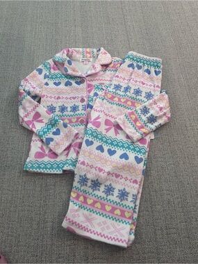 Btween NWT Girls Pink & Blue Patterned Fleece Pajama Set. Size 4